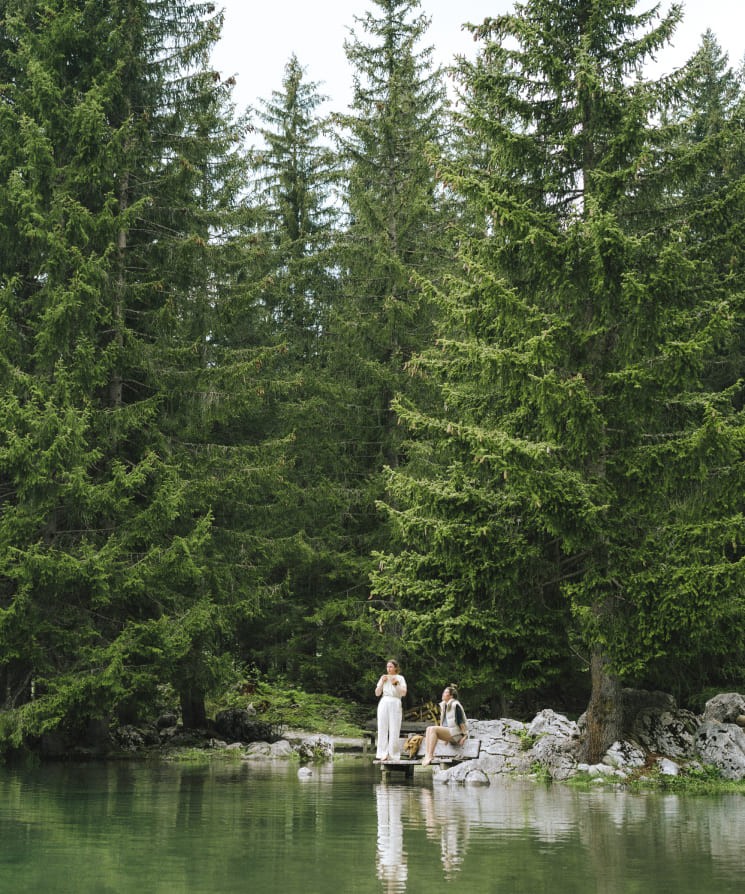 Gäste erkunden die malerische Natur in Filzmoos, nahe dem Boutiquehotel Hubertus